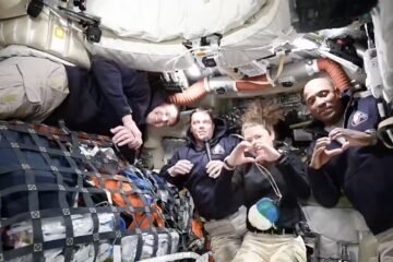 Los astronautas de la Artemis 2 hablan de las primeras 30 horas de misión: “Soy la fontanera espacial, y estoy orgullosa de ello”