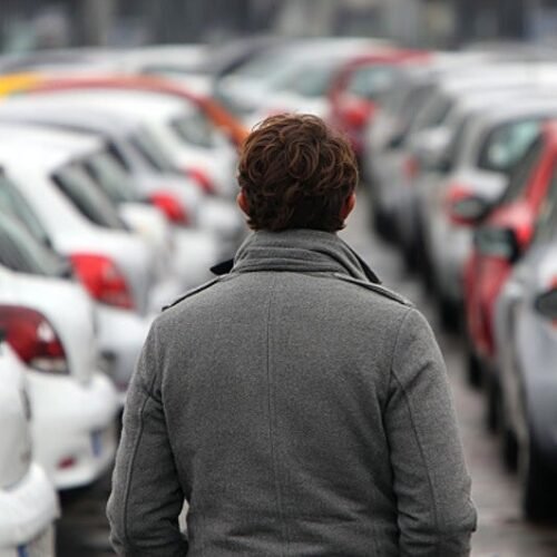 Utilitarios y económicos: así son los coches más vendidos en España