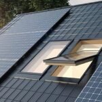 El tejado, tu nueva «gasolinera»: cómo instalar placas solares en tu comunidad y cargar un coche eléctrico