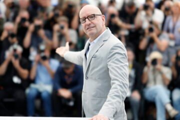 Steven Soderbergh trae de vuelta a John Lennon a Cannes con inteligencia artificial: «Llegará el día que lo más apreciado sea el arte con defectos»