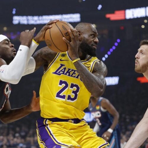 Oklahoma y Detroit aumentan su ventaja