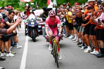 Vingegaard domina el Giro a su antojo con un repóquer de etapas y ya ve Roma