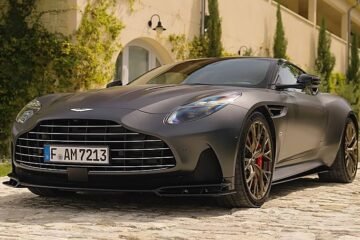 Aston Martin DB12 S: un GT de 700 CV para sentirte como 007