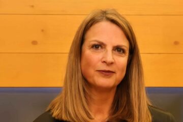 MARÍA INMACULADA LÓPEZ CARRILLO REFLEXIONA SOBRE LA AUSENCIA, EL AFECTO Y LOS VALORES HUMANOS EN SU DEBUT LITERARIO ‘UNA VIDA SIN VERTE’