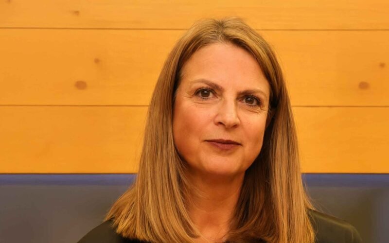 MARÍA INMACULADA LÓPEZ CARRILLO REFLEXIONA SOBRE LA AUSENCIA, EL AFECTO Y LOS VALORES HUMANOS EN SU DEBUT LITERARIO ‘UNA VIDA SIN VERTE’