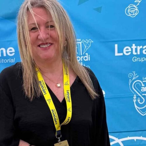 Sant Jordi celebra la amistad y la aventura: Juliet López conquista a los lectores con “Maletas, copas y promesas”