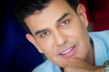 Alejandro de Miguel: “Hago vestidos mediáticos, pero también visto guapísimas a novias y madrinas de mi pueblo”