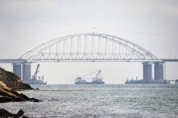 Ucrania bombardea el puerto de Kerch, en la Crimea ocupada por Rusia