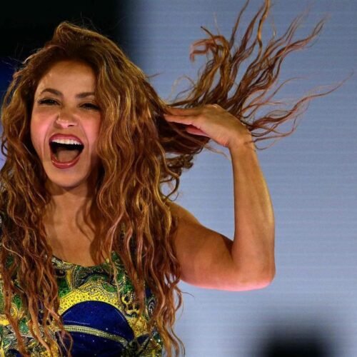 Un periodista abandona en pleno directo para hacerse una foto con Shakira