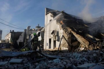 Al menos cuatro muertos y cerca de 60 heridos en un nuevo ataque nocturno ruso contra Kyiv