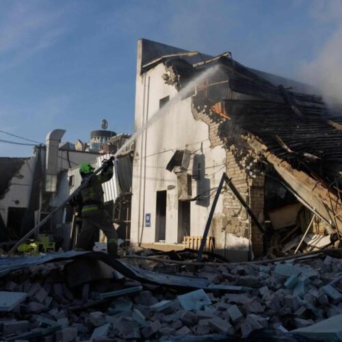 Al menos cuatro muertos y cerca de 60 heridos en un nuevo ataque nocturno ruso contra Kyiv