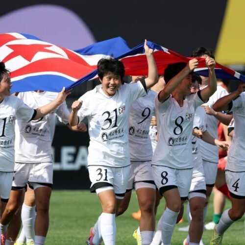 Kim Jong Un exprime al mejor equipo de fútbol femenino de Asia