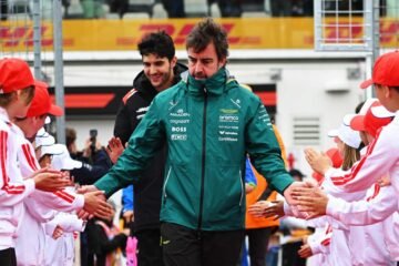 Fernando Alonso señala a un piloto español como “su mayor inspiración”