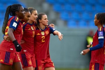 España sella su billete directo a Brasil tras golear a Islandia