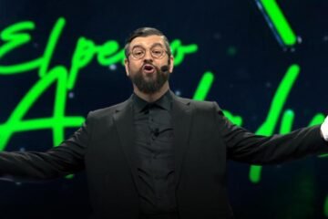 La reivindicación de Manu Sánchez en su estreno en La 1: “Cada expresidente se ha convertido en una joya y ya no hay caja fuerte donde guardar la decepción”