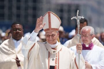 Visita del papa León XIV a Canarias, en directo | El papa en su última homilía en España: ”Abran a todos este mar de amor”