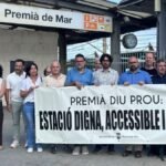 Políticos de Premià de Mar protestan por la degradación de la estación de Renfe