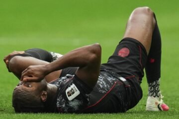 La espeluznante lesión de Koné empaña la goleada histórica de Canadá ante Qatar