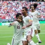 Muslera le regala la victoria y el primer puesto a una discreta España