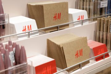 La Audiencia Nacional ordena a H&M que cese «de inmediato» el registro diario de los bolsos de los empleados para evitar hurtos