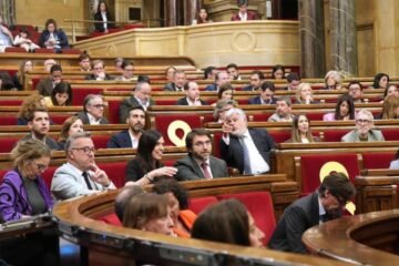 PSC, Junts, ERC, Comuns y CUP pactan incluir las sanciones por discursos de odio en el reglamento del Parlament