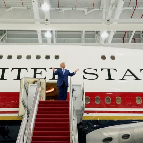 Trump estrena el polémico Air Force One regalado por Catar