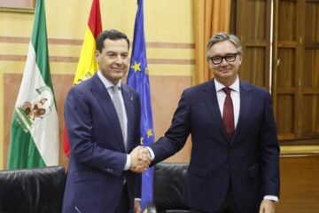Vox entra en el Gobierno andaluz y hace presidente a Moreno en segunda votación