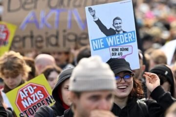 El partido ultraderechista AfD exhibe músculo en un congreso en Erfurt pese a las protestas