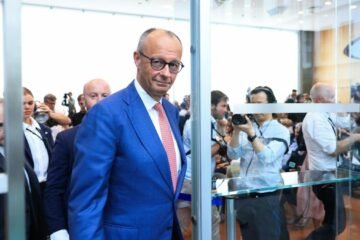 Merz pide a los votantes de la ultraderecha que dejen de informarse solo por redes sociales