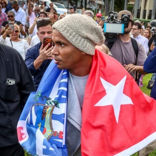 El disidente cubano Luis Manuel Otero se exilia en Estados Unidos tras ser liberado
