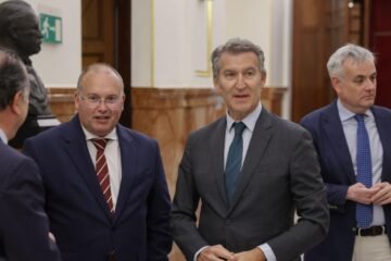 Feijóo: “Sánchez está en manos de Zapatero y Zapatero está en manos de Julio Martínez”