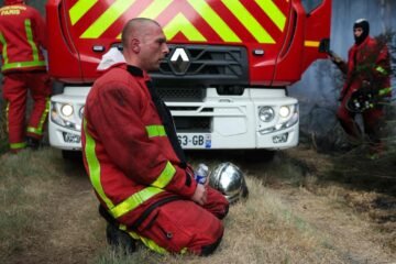 El incendio de Burdeos corta la autopista y la vía férrea con España