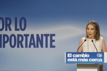 Feijóo inicia su viaje a Perú para la toma de posesión de Fujimori y mantener un encuentro bilateral