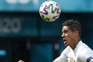 Al fútbol se juega mejor con los pies: El Como prohíbe los remates de cabeza en su cantera