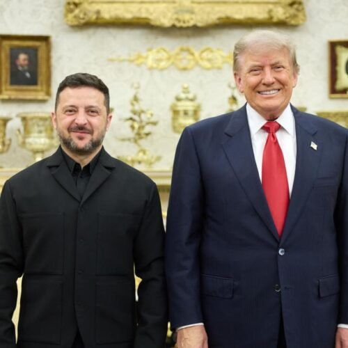 Zelenski muestra sus cartas a Trump en una reunión a puerta cerrada en la Casa Blanca