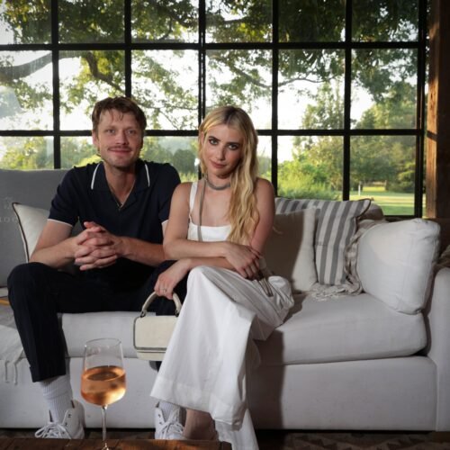 Emma Roberts se casa con el actor Cody John en una ceremonia en Sun Valley