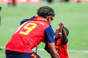 De Keyne, el hermano de Lamine Yamal, a la familia numerosa de Cucurella: los apoyos de los jugadores de la selección española fuera del campo