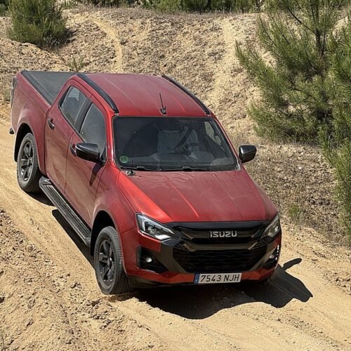 Isuzu mejora la gama D-Max, y el nuevo motor 2.2 diésel es la estrella