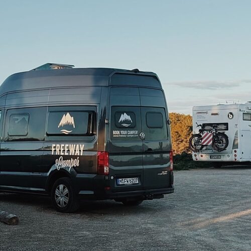 ¿Área gratuita, área de pago o camping? Dónde te conviene dormir este verano con tu autocaravana