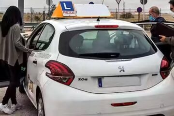 El carné de coche automático también servirá para conducir manuales: bastará un curso extra de 7 horas