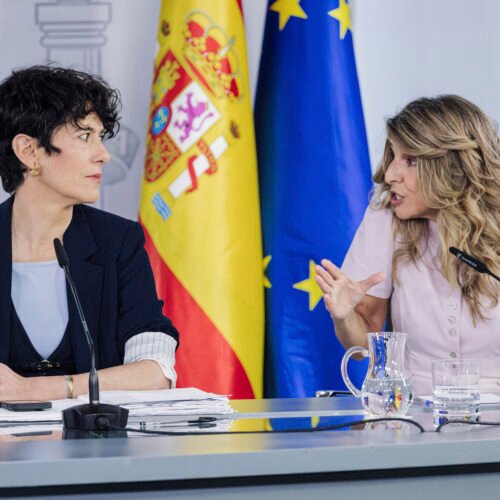 La regularización de inmigrantes distorsiona las cifras de empleo y siembra dudas entre los expertos