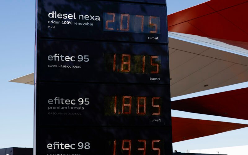 España sufre la subida de precios de los carburantes más agresiva en 20 años para una ‘operación verano’