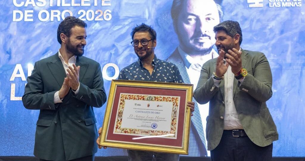El Cante de las Minas premia a Antonio Lucas por una vida de amistad y flamenco