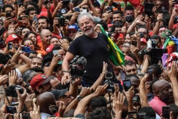 Lula inicia una campaña más centrada en su biografia personal que en planes para el futuro