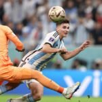 Livakovic llega hoy a Barcelona para fichar como segundo portero blaugrana hasta el 2030