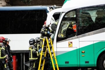 Seis muertos y 30 heridos en una colisión entre un autobús y una autocaravana en Italia