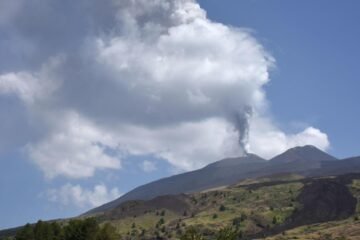 Muere un turista estadounidense tras ser alcanzado por un rayo cuando escalaba el Etna