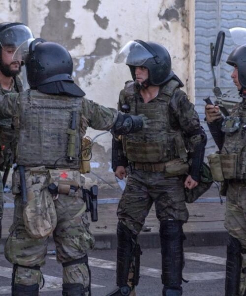 Defensa cancela todos los permisos de militares desplegados en Ceuta ante la posibilidad de un nuevo salto masivo