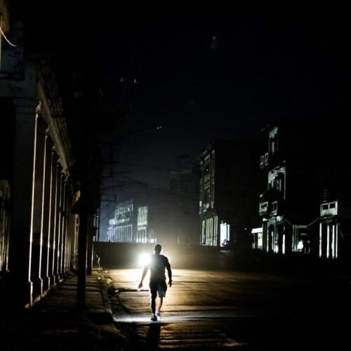 Cuba se queda a oscuras tras un nuevo colapso de su red eléctrica