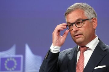 El comisario europeo de Interior defiende ahora a España: “Hace un trabajo importante para proteger fronteras”